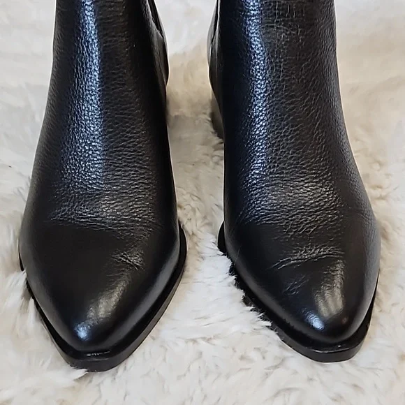 *SOLD* Chinese Filip Black Bootie, size 6, Like new with original box - Picture 5 of 12